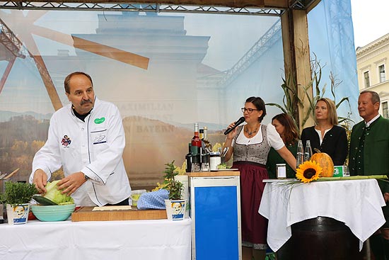 der Steirische Genussbotschafter Johann Lafer übernahm die Eröffnung und entführte die Besucher auf einen kulinarischen Ausflug „Von der Ernte zum Genuss“ durch die steirischen Regionen (©Foto. Martin Schmitz)